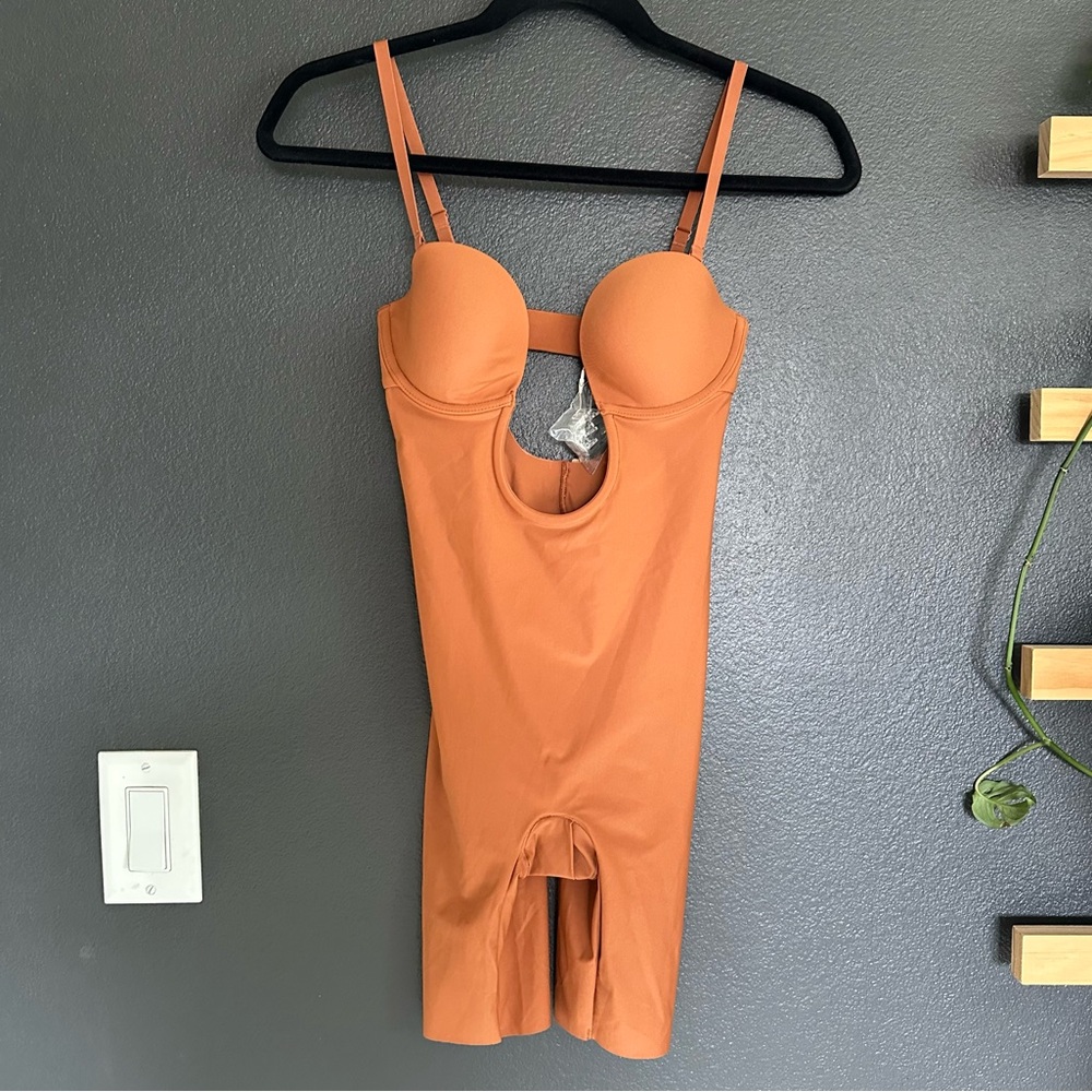 SKIMS Deep Plunge Shapewear Mid Thigh Bodysuit Bronze XS NWT